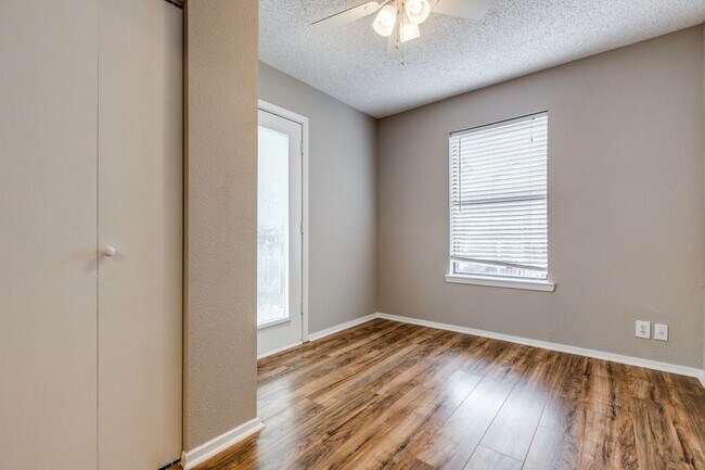 Foto del edificio - 312 Mockingbird Ln