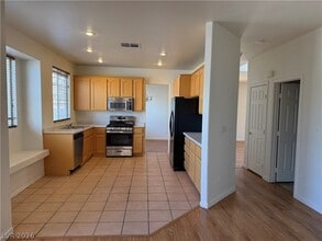 Building Photo - 10116 Desert Wind Dr