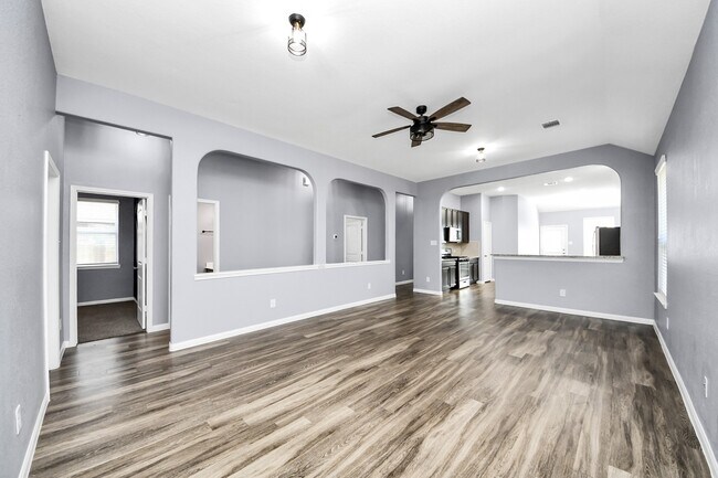 Building Photo - 2335 Spring Hollow Dr