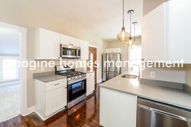 Foto del edificio - 719 24th Avenue Northeast