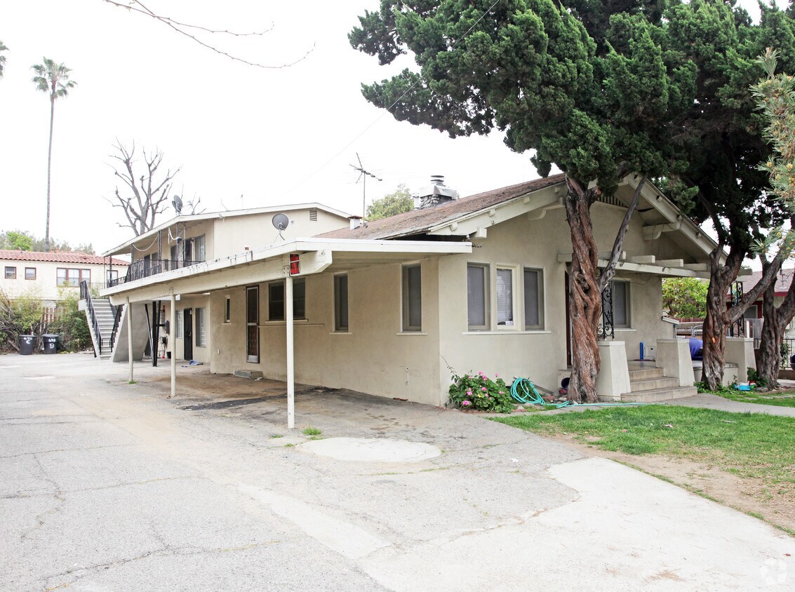 Primary Photo - 696-698 Wisconsin St