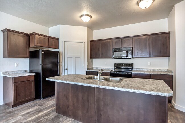 Building Photo - 5667 Island Ridge Dr