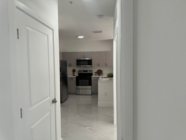 Foto del edificio - 1453 W 29th St