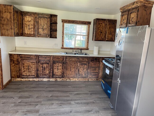 Foto del edificio - 462 W Ballf St