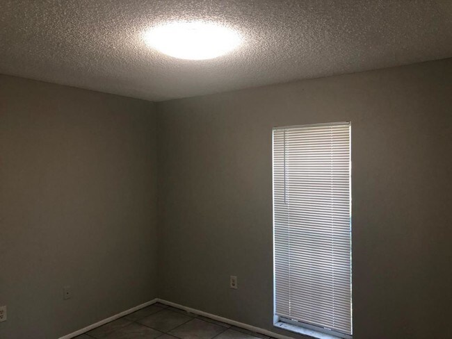 Building Photo - 39301 Greenmeadow DR