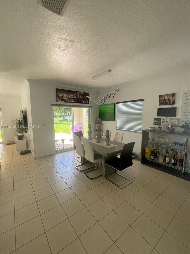 Foto del edificio - 3102 NE 3rd Dr