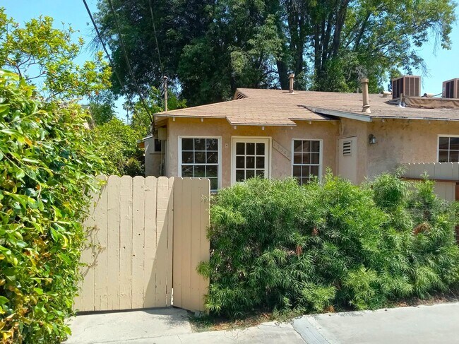 Building Photo - 13542 Wyandotte St