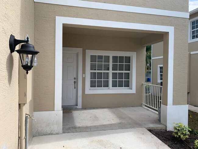 Building Photo - 3/2/1.5 Townhouse