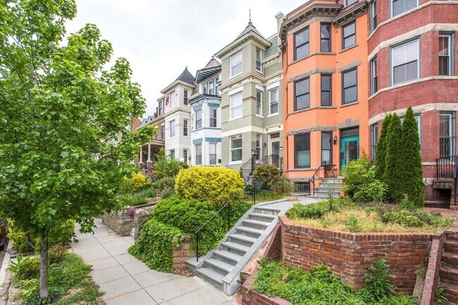 Foto del edificio - 1127 Fairmont St NW