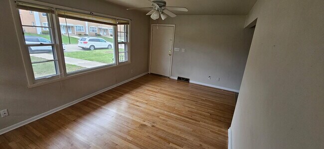 Foto del edificio - 5841 Garrett Ln