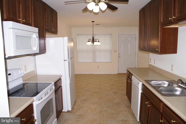 Building Photo - 2815 Roosevelt Dr