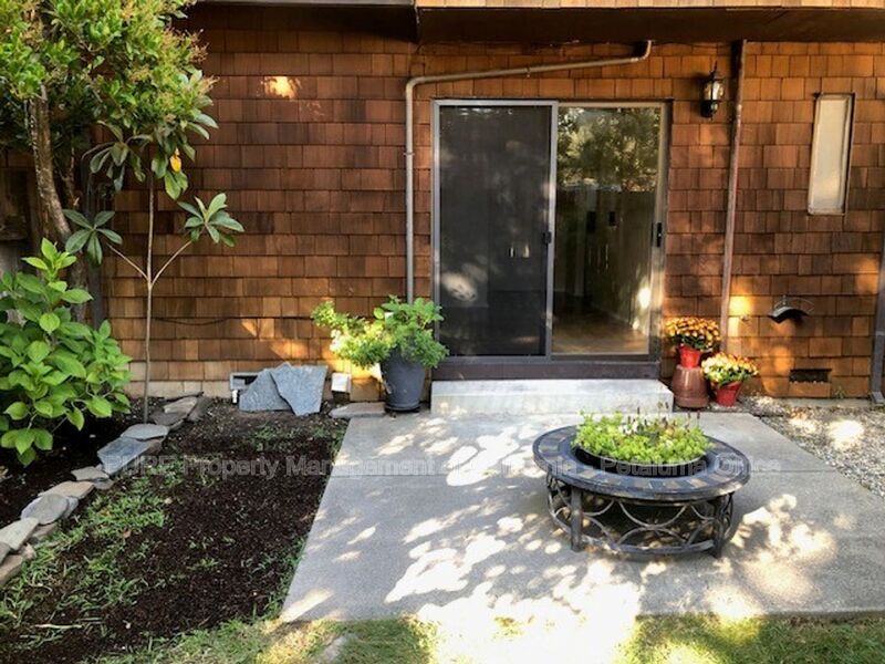 11 Liberty Ln, Petaluma, CA 94952 House Rental in Petaluma, CA