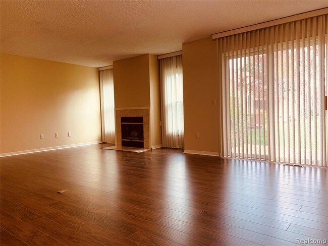 Foto del edificio - 9376 Westwind Dr