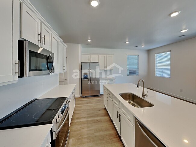 Building Photo - 6544 E Paseo Alga