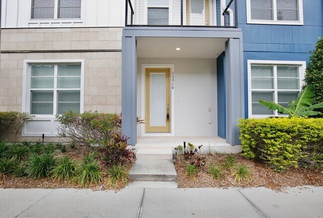 Foto del edificio - Luxurious 3/3.5 Spacious Townhome with a B...