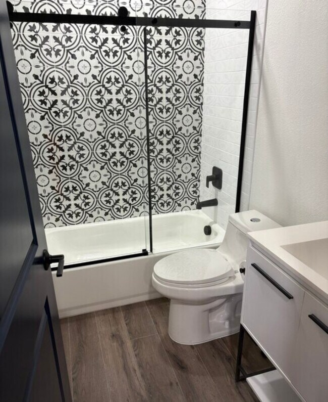 Foto del edificio - 18 Pine Dr