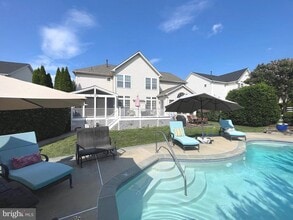 Building Photo - 513 Glenbrook Dr
