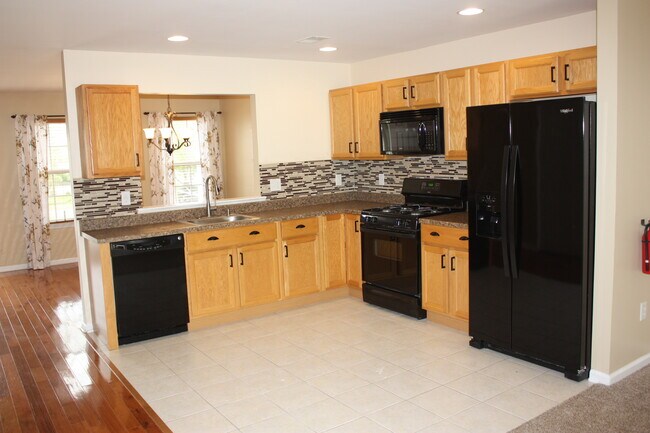 Foto del edificio - 76 Jamestown Blvd