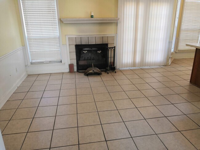 Building Photo - 5472 Sweetwater Ln