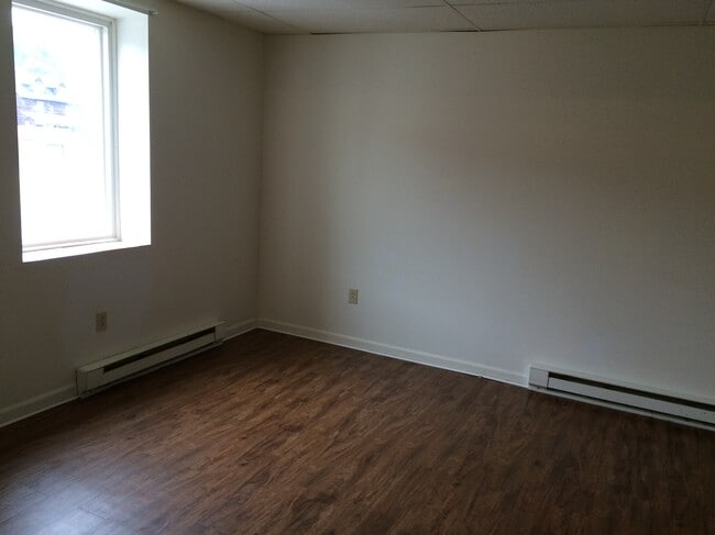 Dining Room - 542 Midland Ave