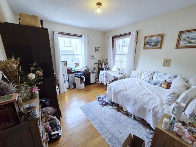 Foto del edificio - No Brokers Fes, Large 3 Bedrooms on on Coolidge Corner, In-Unit Washer and Dryer, Heat, Hot Water...