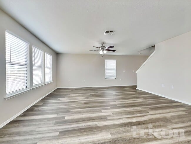 Foto del edificio - 5617 Victory Gallop Dr