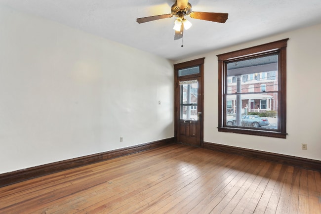 Building Photo - 358 York St