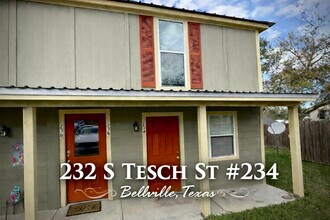 Building Photo - 232 S Tesch St