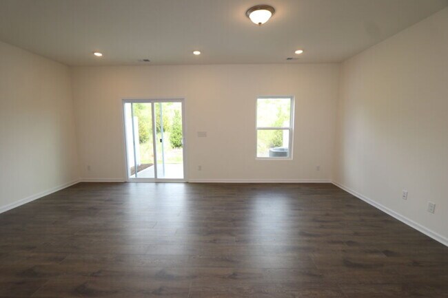 Building Photo - 2748 Trinity St