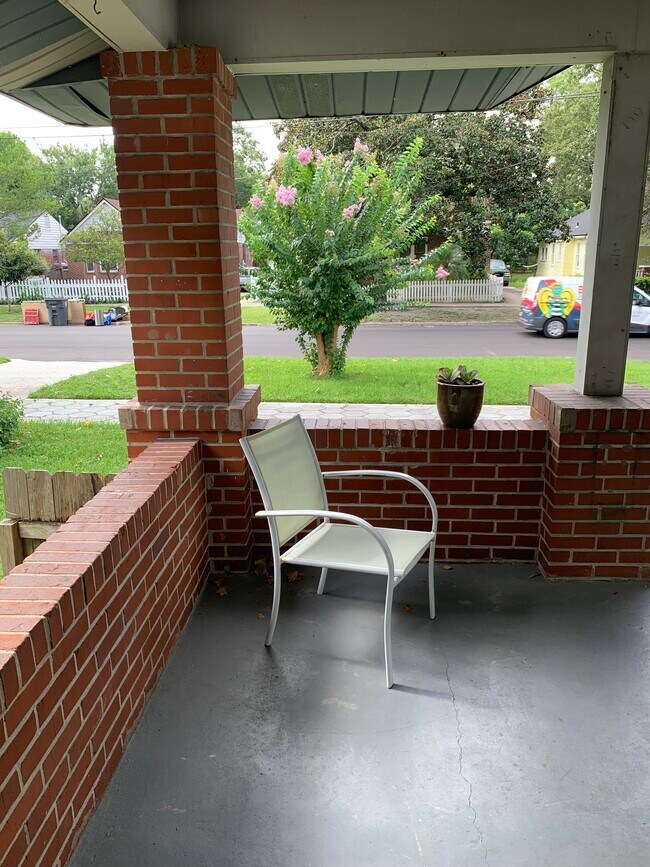 Foto del edificio - 2243 Gilmore St