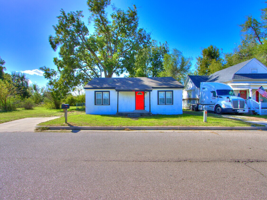 916 Industrial Blvd, El Reno, OK 73036 House for Rent in El Reno, OK