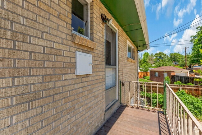Building Photo - 1524 Jasmine St