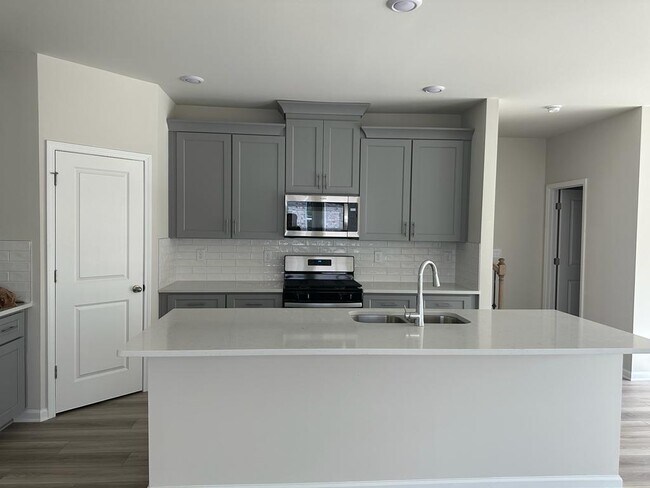 Foto del edificio - 1555 Villageside Ct