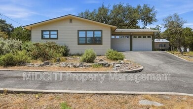 Building Photo - 701 Luehlfing Dr
