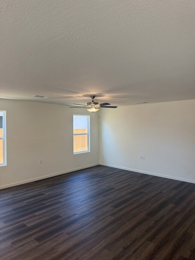 Foto del edificio - Brand New Turnkey Home