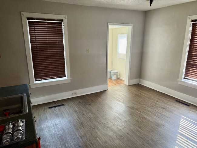 Kitchen - 514 Bellview St