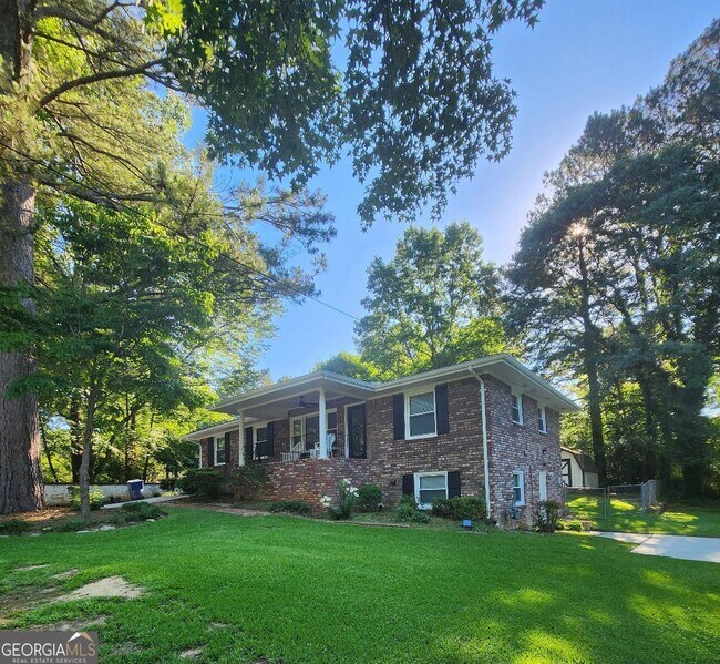 Building Photo - 302 Kelso Dr SW