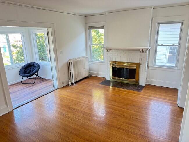 The Living Room - 135 Dover Rd