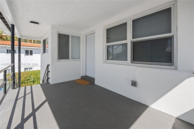 Foto del edificio - 2240 SW 16th Ct