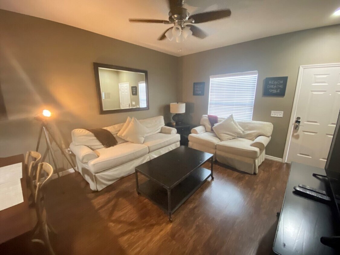 Foto principal - 5372 Diplomat Ct