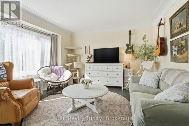 Building Photo - 131 E 18th St