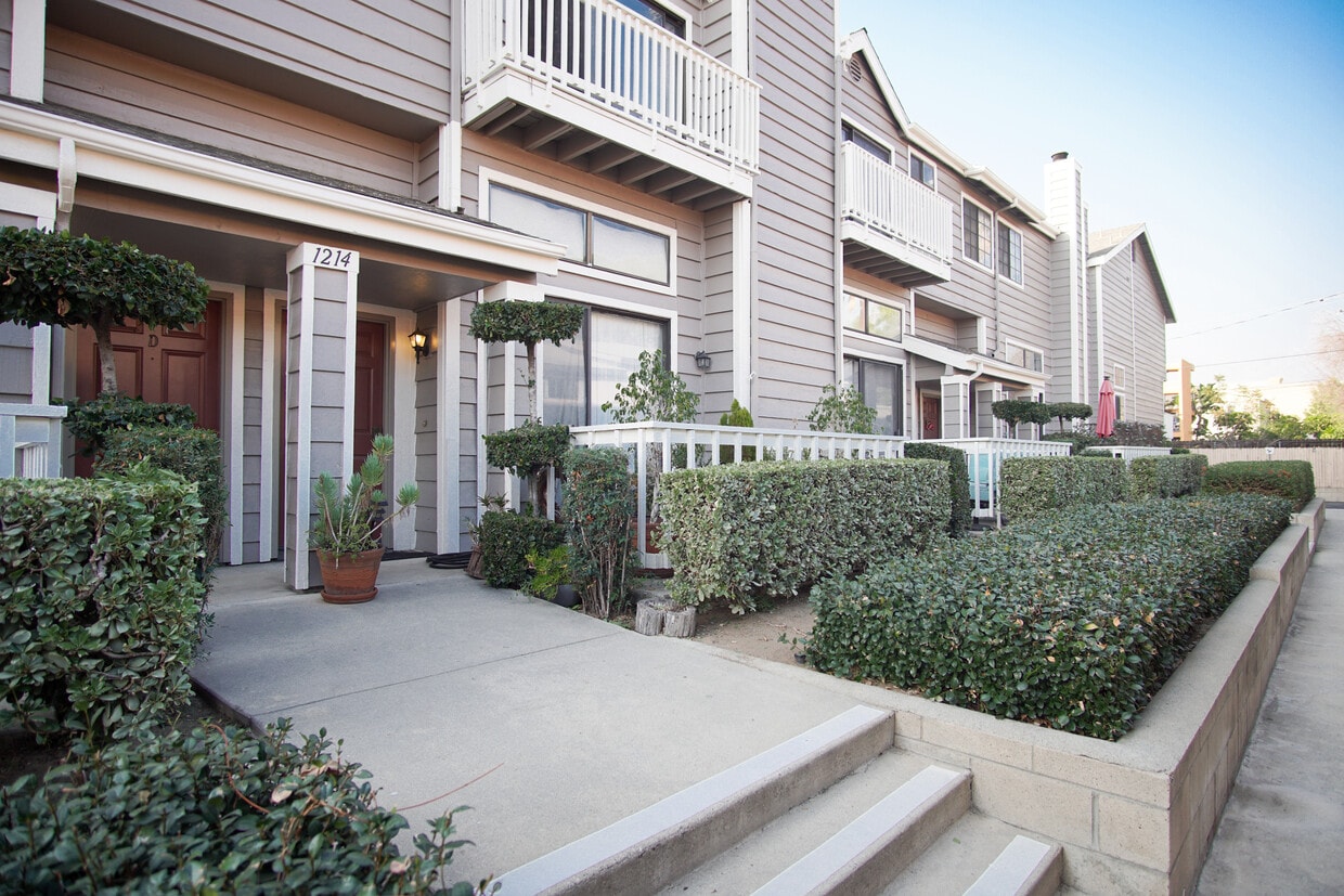 Foto principal - 1214 S Mayflower Ave