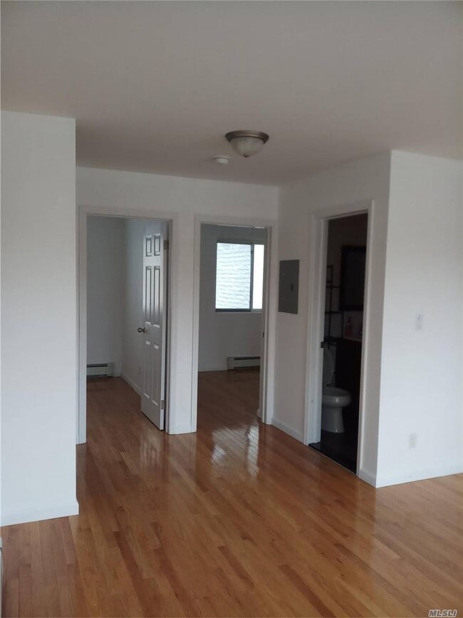Foto del edificio - 77-25-77164 164th St