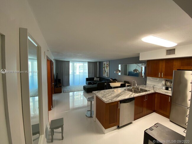 Foto del edificio - 9499 Collins Ave