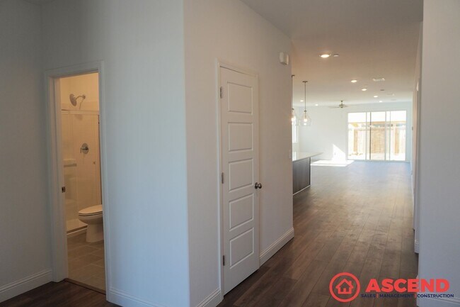 Building Photo - Gorgeous New Build off of Calloway and 7th...