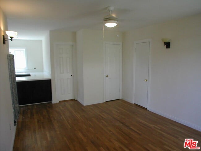 Building Photo - 2221 Ocean Park Blvd