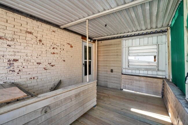 Building Photo - 72 S 14th St