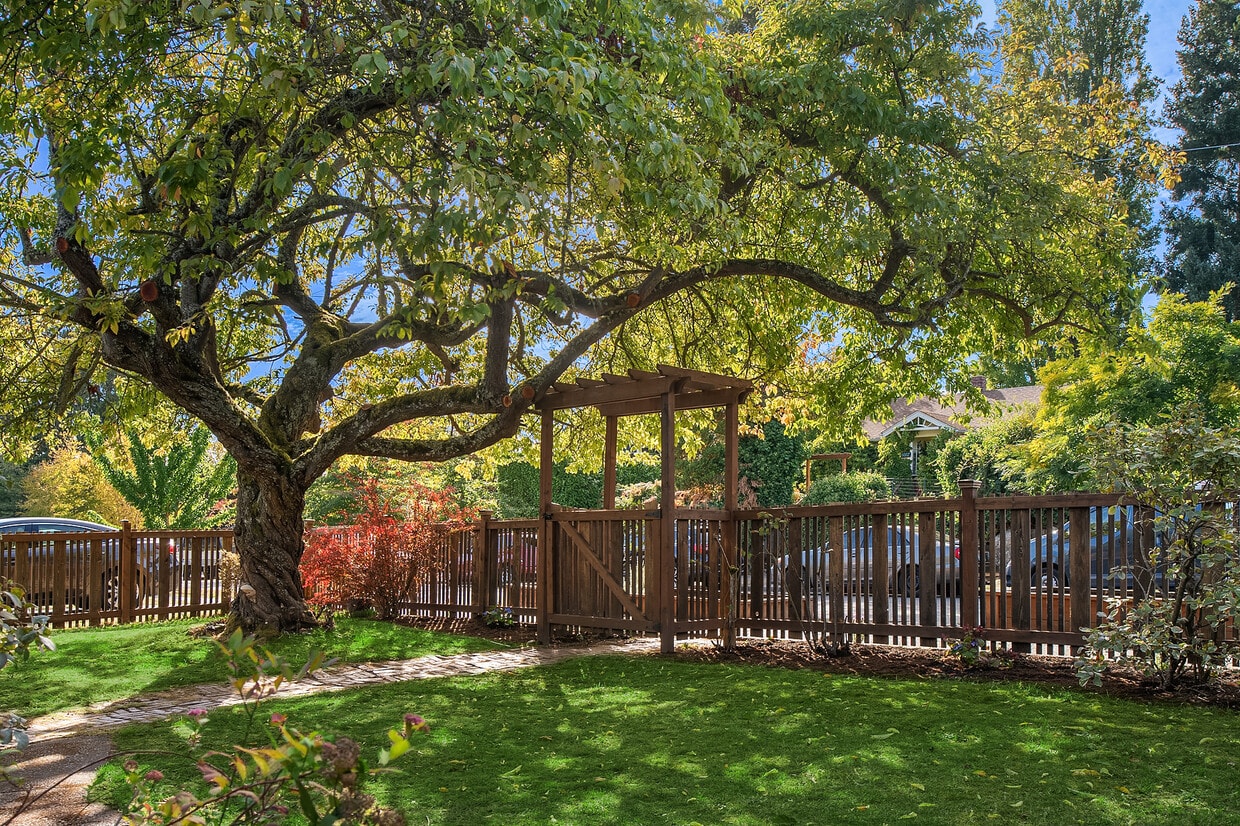 Foto principal - 6002 41st Ave SW