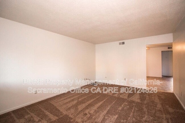 Building Photo - 300 Montrose Dr