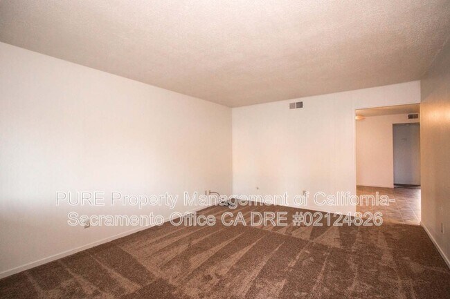 Foto del edificio - 300 Montrose Dr